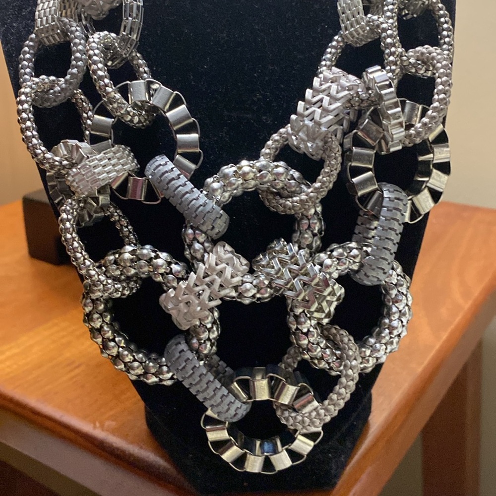 Variety Mesh Bib Necklace - Picture 3 of 7